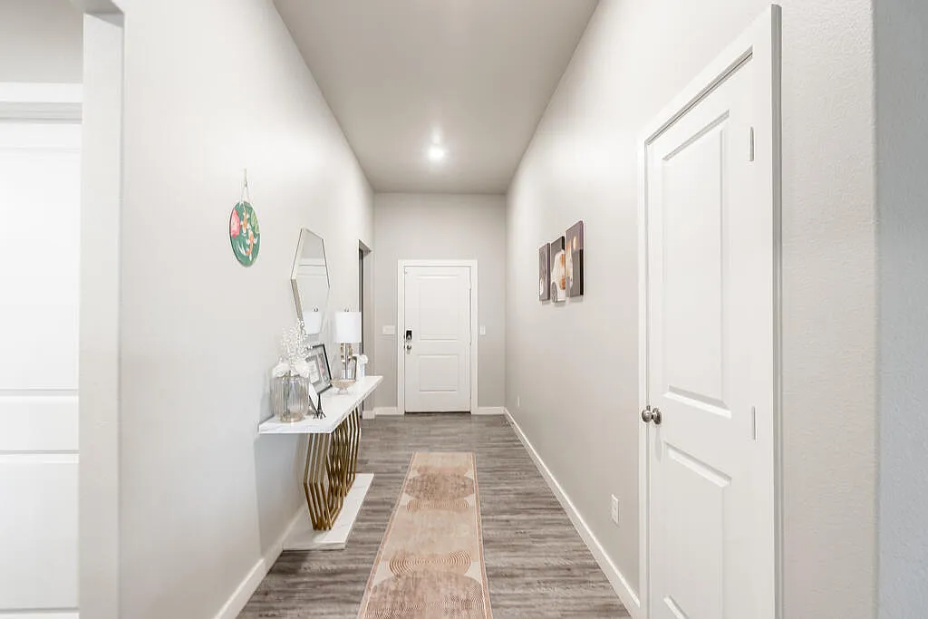 4 bed, 2.0 bath, 2051 sqft, $2,900 — Photo 4