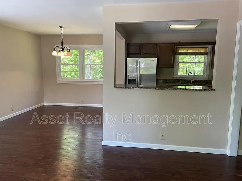 3 bed, 1.5 bath, 1508 sqft, $1,995 — Photo 3
