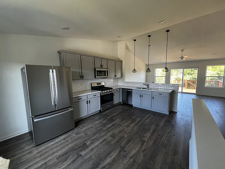 150 Mayfield Dr — Photo 5