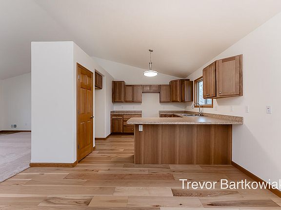 3rd image of 1057 Leonard Ave