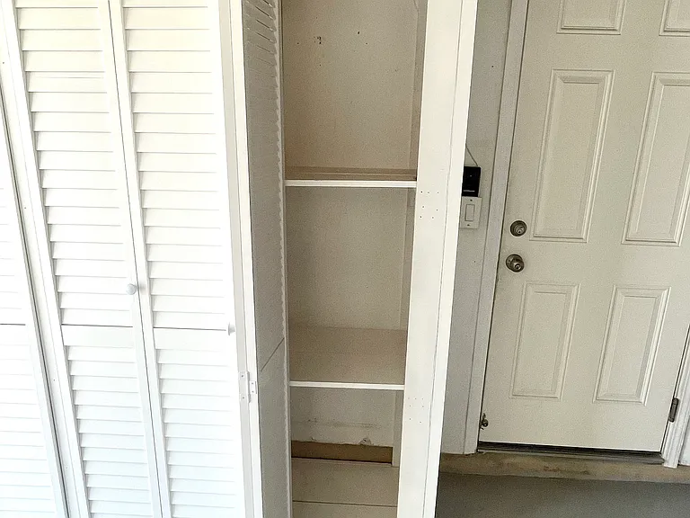 8521 Storage