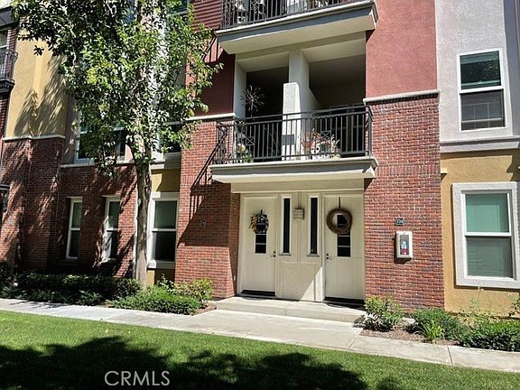 2nd image of 732 W 1st St
