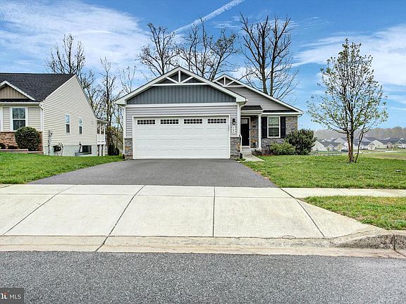 2nd image of 140 Cape Cod Cir