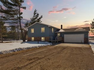 534 195th Ln NW, Oak Grove, MN 55011