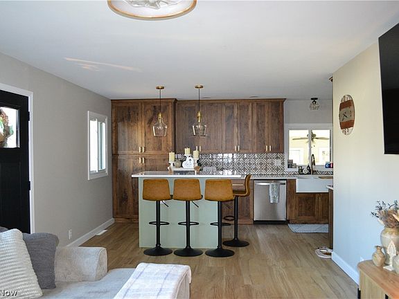 5th image of 224 Sharon Ave