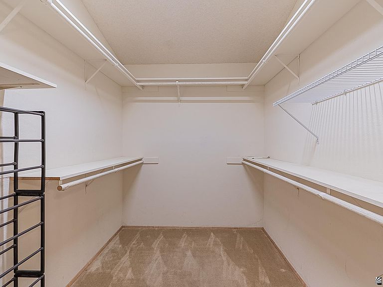 Walk-in closet