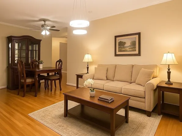 13 Dallas Dr APT 308, Dracut, MA 01826