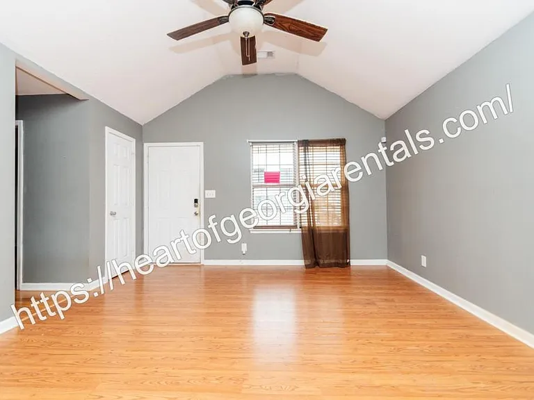 132 Coronation Dr — Photo 11