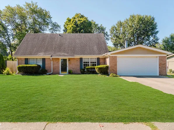 27 Wilson Dr, Carmel, IN 46032