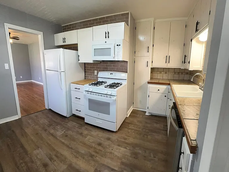 837 W Moore Ave — Photo 14