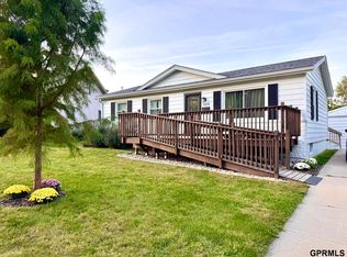 9014 Westridge Dr, Omaha, NE 68124