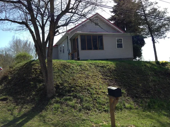 1804 28th St, Vienna, WV 26105
