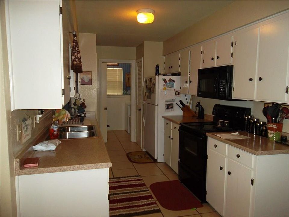 2nd image of 3621 Howard Rd