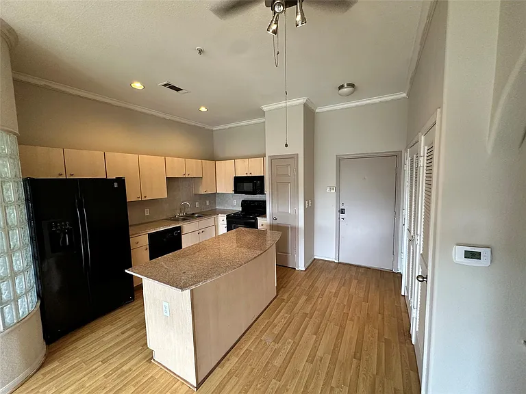 1441 East St #315 — Photo 4
