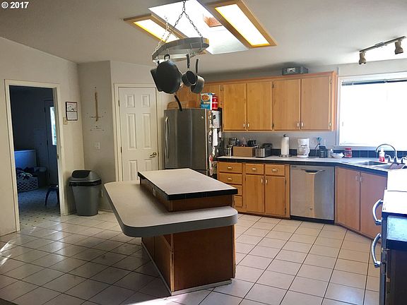 4th image of 770 Floral Ct