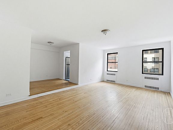 4th image of 919 Park Pl APT 1M