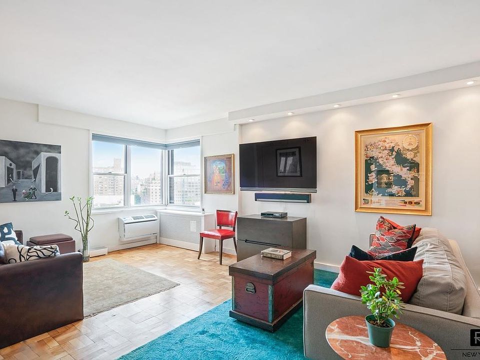 1st image of 14 Horatio St APT 15A