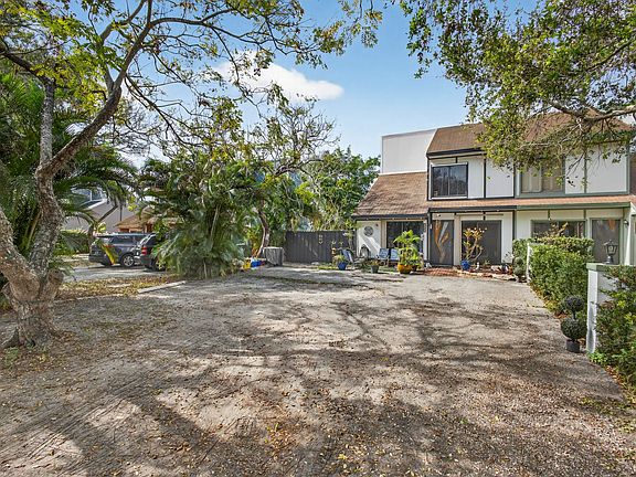 4th image of 9212 Green Meadows Way
