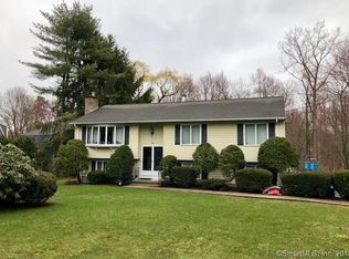 12 Elizabeth Rd, Farmington, CT 06032