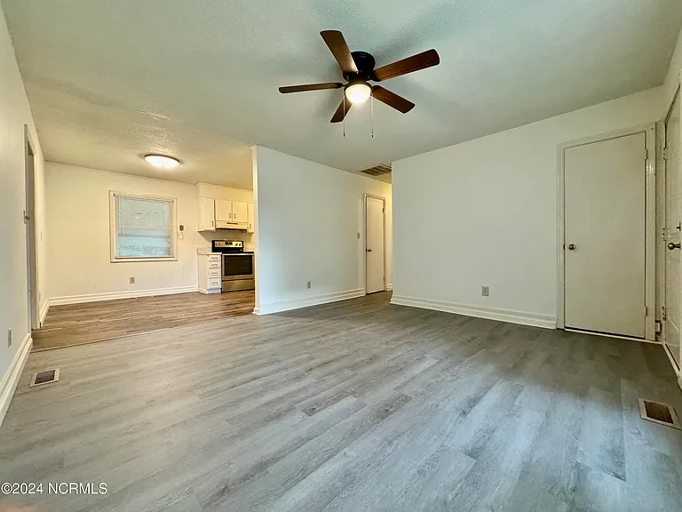 219 Stratford Rd — Photo 6