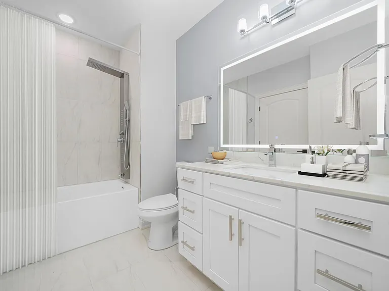 Premier Luxury Apartments — Photo 19