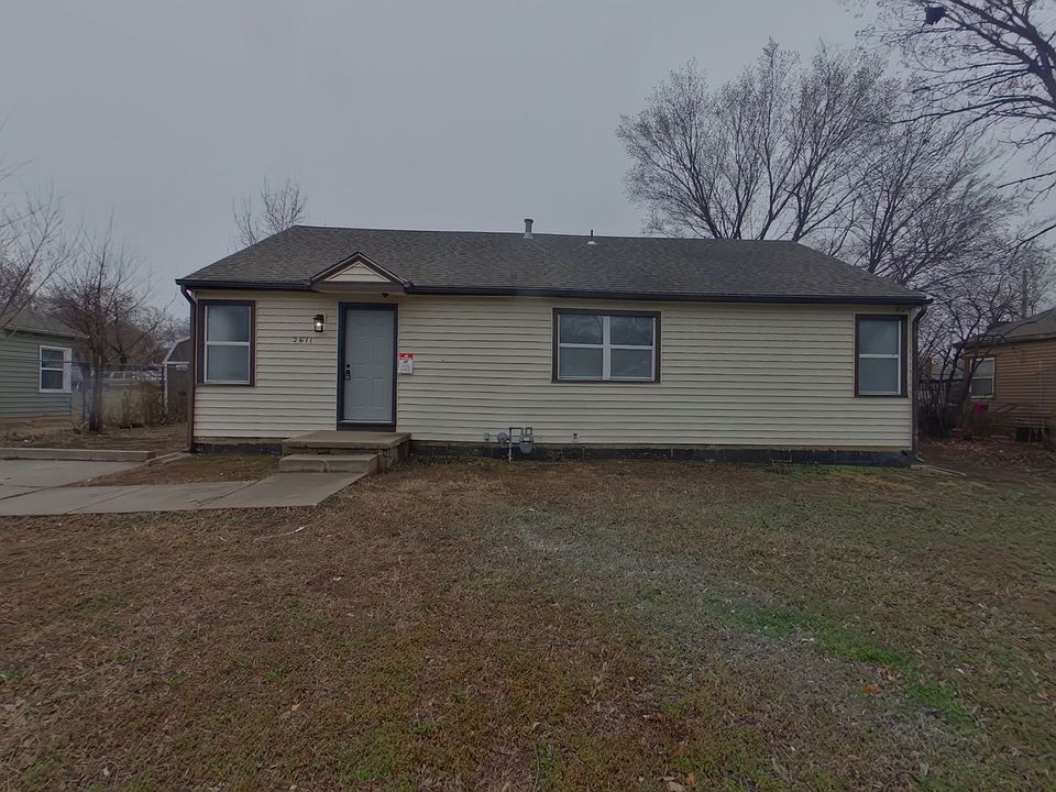 1st image of 2611 E Shadybrook Ln