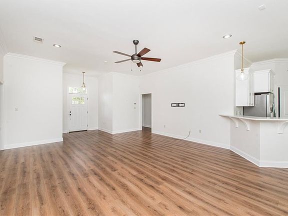 5th image of 1100 W Church St