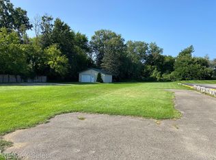 1049 E Bristol Rd, Burton, MI 48529
