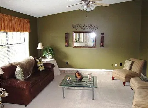 4 bed, 1859 sqft, $3,200 — Photo 2