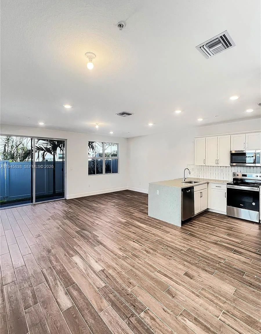 SW 170th Ave, Pembroke Pines — Photo 3