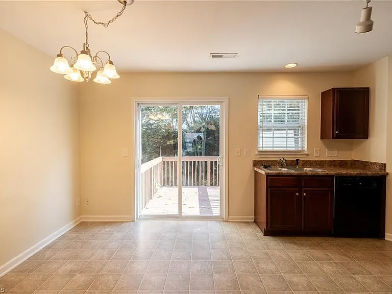 36 Ackland Dr — Photo 8