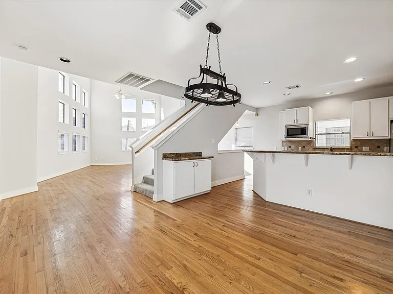 9710 Riddlewood Ln — Photo 8