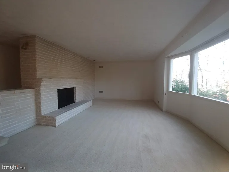 1429 Laburnum St — Photo 7