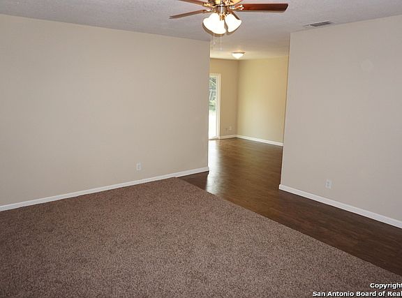 3rd image of 1418 Meadow Knoll Dr