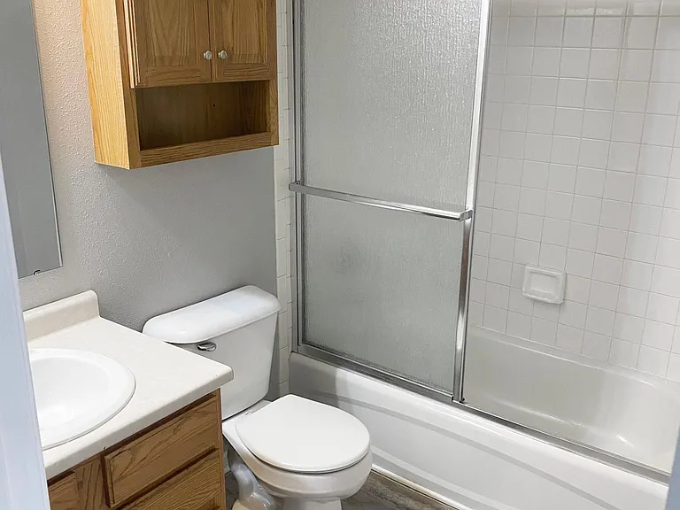 5636 N Plymouth Ct — Photo 11