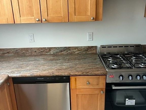 2nd image of 3755 Fillmore St #8