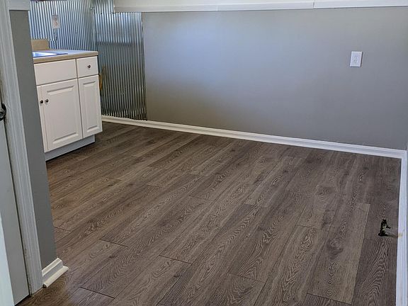 4th image of 2546 Denver Ave