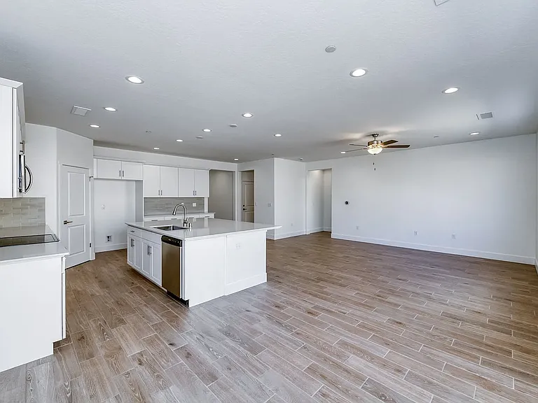 2858 E Corteza Dr — Photo 10