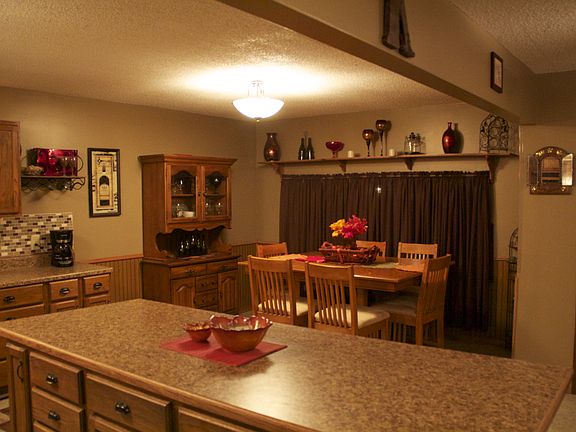 Kitchen Dining Area