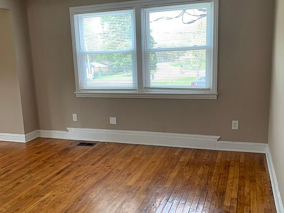 5th image of 301 Coolbrook Dr