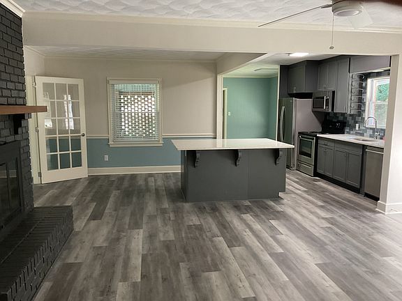 4th image of 3116 Esther Dr