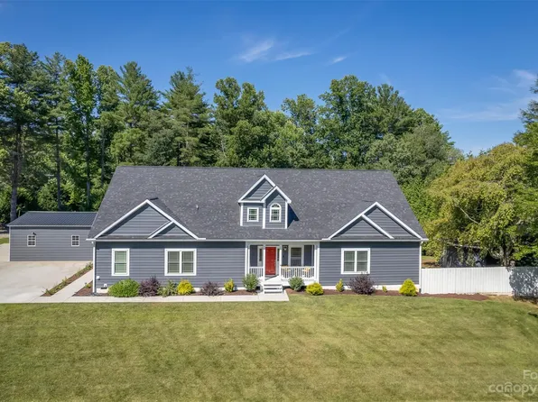 1 Shadow Valley Dr, Hendersonville, NC 28739