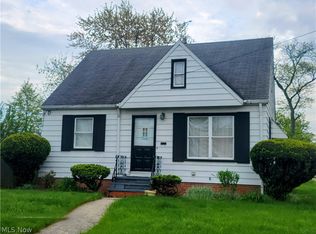 17702 Grovewood Ave, Cleveland, OH 44119