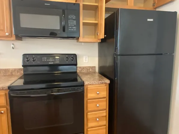 24 Patriots Ln Unit 108, Sanford, ME 04073