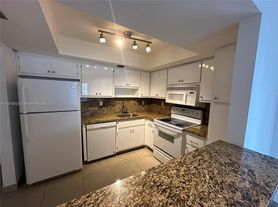 7118 Bonita Dr