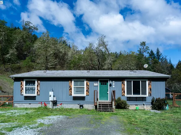 547 SW 5th St, Canyonville, OR 97417