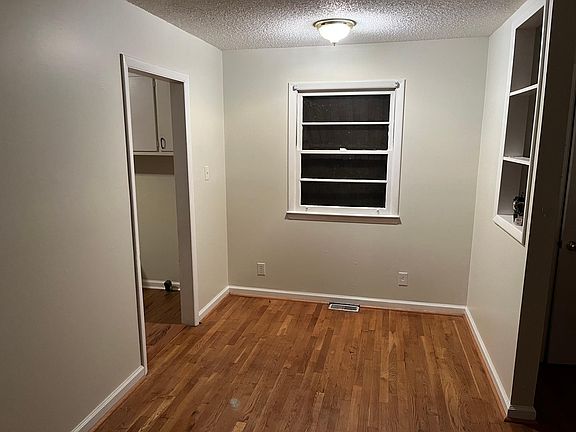 4th image of 2305 Golden Gate Dr