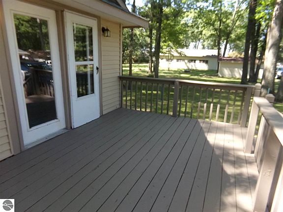 5th image of 121 Dollena Ave