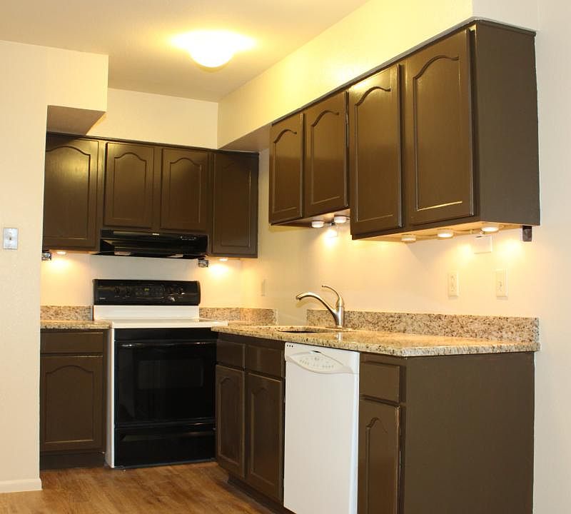 2nd image of 621 Cosgrove St #West
