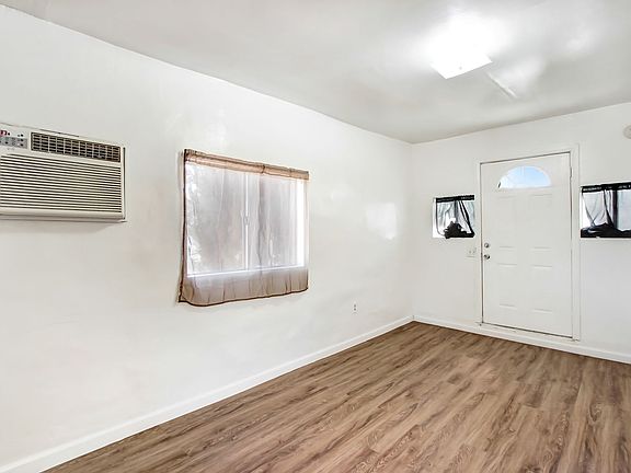 3rd image of 3945 Severence Ave #B